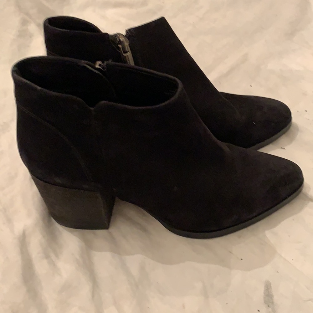 Vince Camuto Malika black suede zip up ankle boots booties shoes size 7.5 - Picture 2 of 10